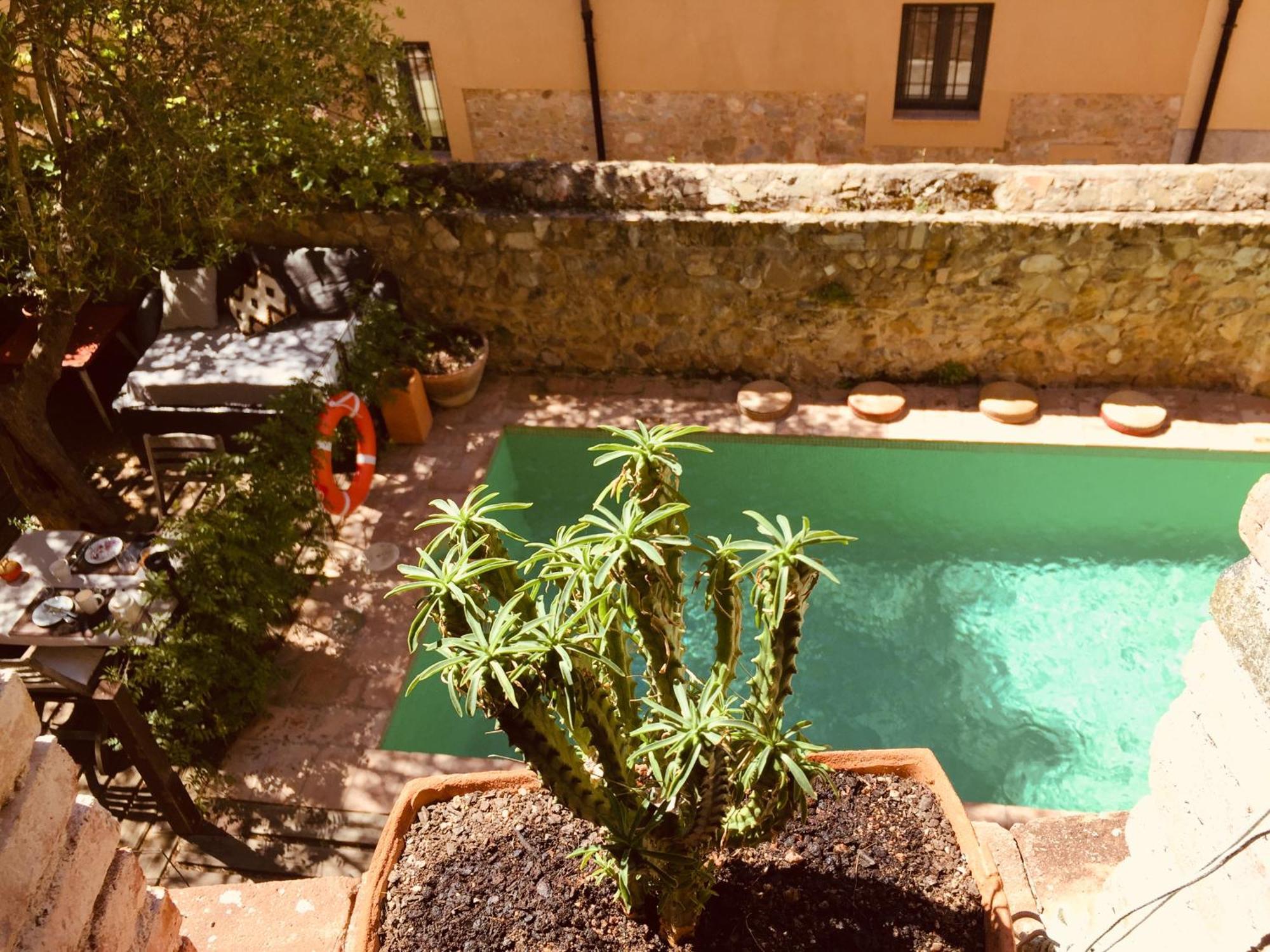 Bed and Breakfast Casa Migdia Sant Jordi Desvalls Exterior foto